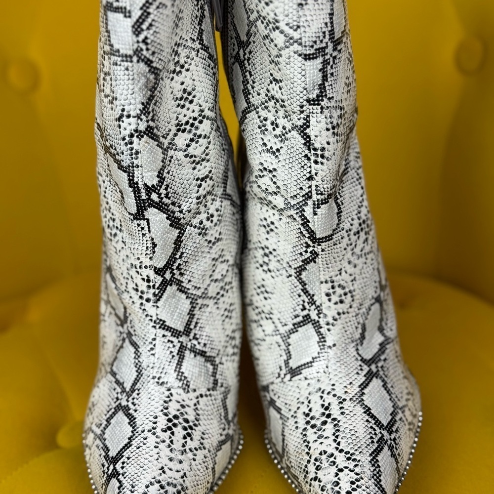 chase chloe SNAKEPRINT Studded Boots Size 6 - Picture 2 of 10